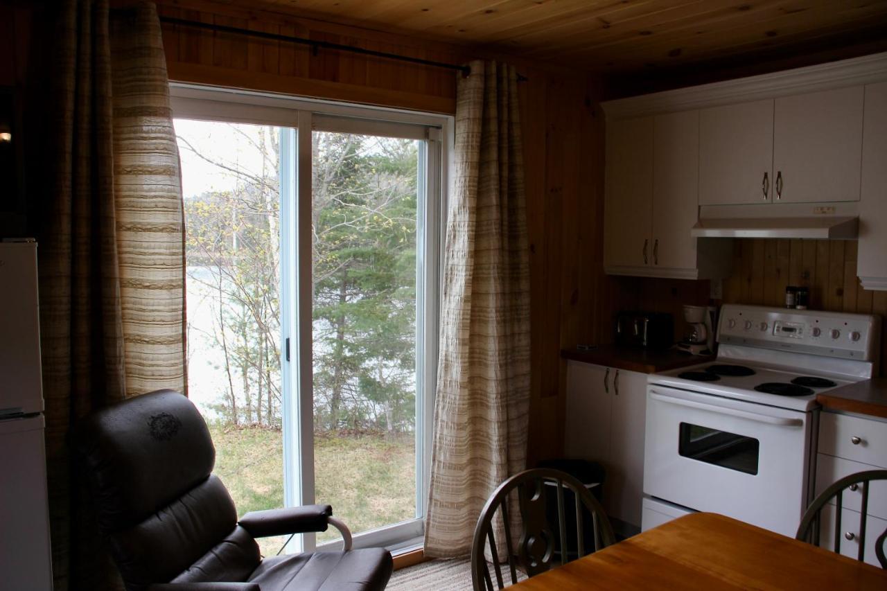 Chalet Au Bord Du St-Maurice La Tuque Exterior photo