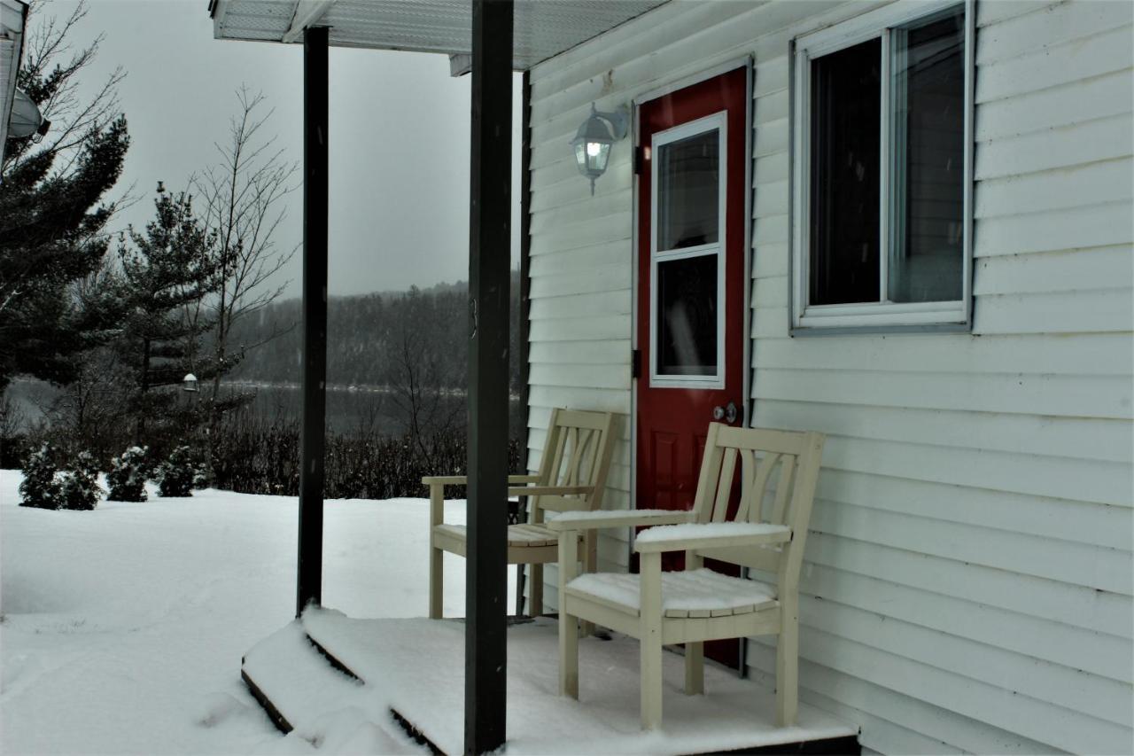 Chalet Au Bord Du St-Maurice La Tuque Exterior photo